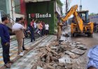 रायपुर ब्रेकिंग: जलभराव दूर करने निगम का बड़ा एक्शन, नाले पर बने 6 अवैध पाटों को जेसीबी से ढहाया