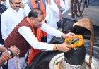 गुरु पूर्णिमा पर कोसमनारा पहुंचे मुख्यमंत्री विष्णुदेव साय, सत्यनारायण बाबा धाम में की पूजा-अर्चना