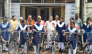 रायपुर दक्षिण विधायक सुनील सोनी हिन्दू हाई स्कूल में शाला प्रवेशोत्सव में हुए सम्मिलित