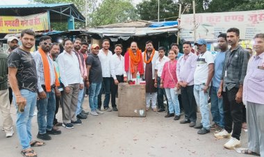 बृजेश अग्रवाल (राजा) के नेतृत्व में किशोर महानंद का भव्य स्वागत किया गया।