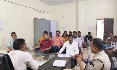 बस स्टॉपेज व्यवस्था को लेकर जिला परिवहन कार्यालय में हुई बैठक