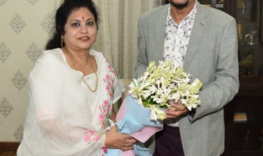 राज्यपाल श्री डेका से महिला आयोग की अध्यक्ष ने भेंट की