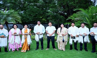 यूपीएससी 2025 के छत्तीसगढ़ टॉपरों ने वित्त मंत्री ओपी चौधरी से की सौजन्य मुलाकात
