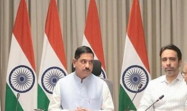 प्रह्लाद जोशी ने संभाली शिक्षा मंत्रालय की कमान: कार्यभार ग्रहण करते ही अधिकारियों के साथ की समीक्षा बैठक