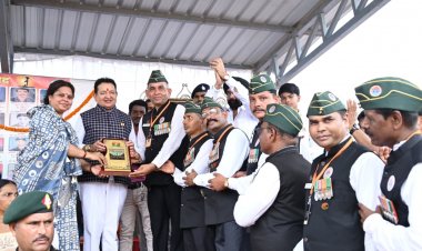 बसना के दशहरा मैदान में शहीद स्मारक का अनावरण, विधायक डॉ संपत अग्रवाल बोले-यह स्मारक आने वाली पीढ़ियों के लिए बनेगा वीरता का पवित्र तीर्थ