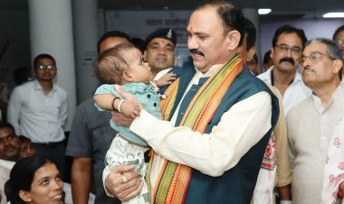 मरीजों व परिजनों से मुलाकात कर जाना हालचाल