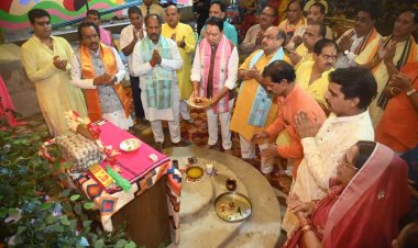 ग्राम कोमना में गूंजा 'गुरु महिमा' का संदेश, विधायक डॉ. संपत अग्रवाल और दिग्गजों ने लिया संतों का आशीर्वाद