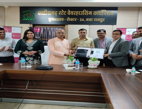 छत्तीसगढ़ स्टेट वेयरहाउसिंग कार्पोरेशन के कर्मचारियों को उपहार