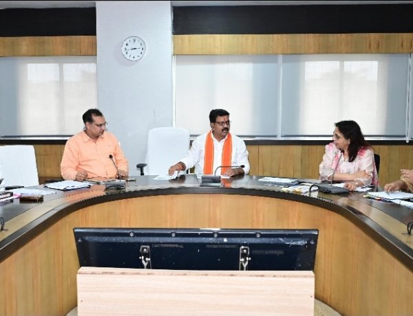 *छत्तीसगढ़ में एआई (AI) तकनीक से होगा पीएमजीएसवाई सड़कों का निरीक्षण- उप मुख्यमंत्री विजय शर्मा का बड़ा फैसला*
