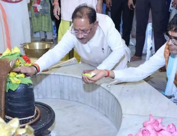 मुख्यमंत्री विष्णुदेव साय ने कैलाशपति धाम में किया जलाभिषेक