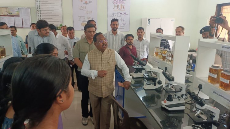 मंत्री श्री नेताम ने किया कृषि महाविद्यालय कुरूद का भ्रमण, आधुनिक शिक्षण एवं अनुसंधान सुविधाओं का लिया जायजा