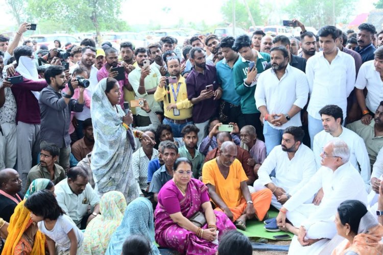 भाजपा सरकार की कार्रवाई के कारण नकटी गांव के अनेक गरीब परिवारों के आशियाने उजड़ गए।
