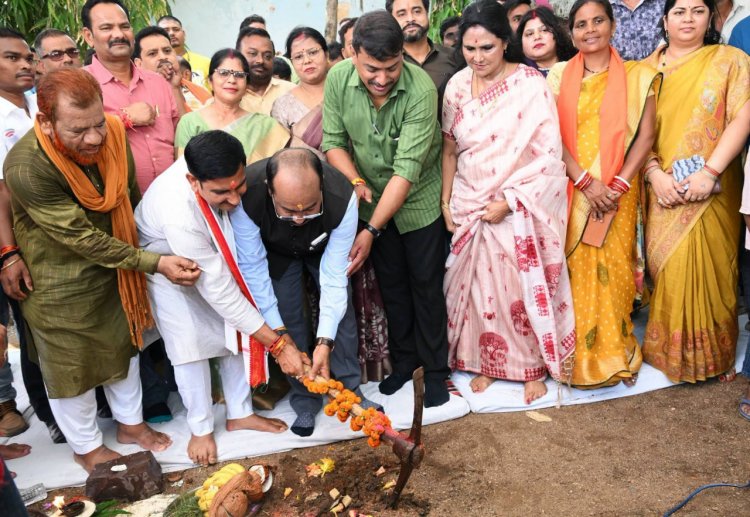 केंद्रीय राज्य मंत्री  तोखन साहू और उप मुख्यमंत्री  अरुण साव ने 10 करोड़ के कार्यों का किया भूमिपूजन