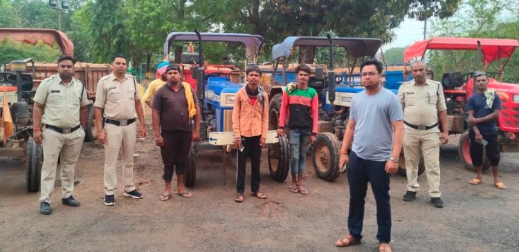 अवैध रेत परिवहन करते 8 ट्रैक्टर जब्त