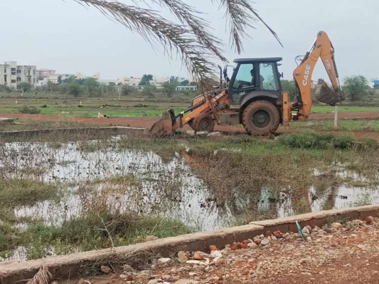 5 एकड निजी भूमि पर की जा रही अवैध प्लाटिंग पर रोक लगायी गयी