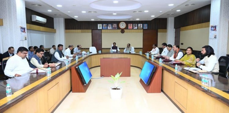 मुख्यमंत्री  विष्णु देव साय की अध्यक्षता में आज मंत्रालय, महानदी भवन में मंत्री परिषद की बैठक प्रारम्भ