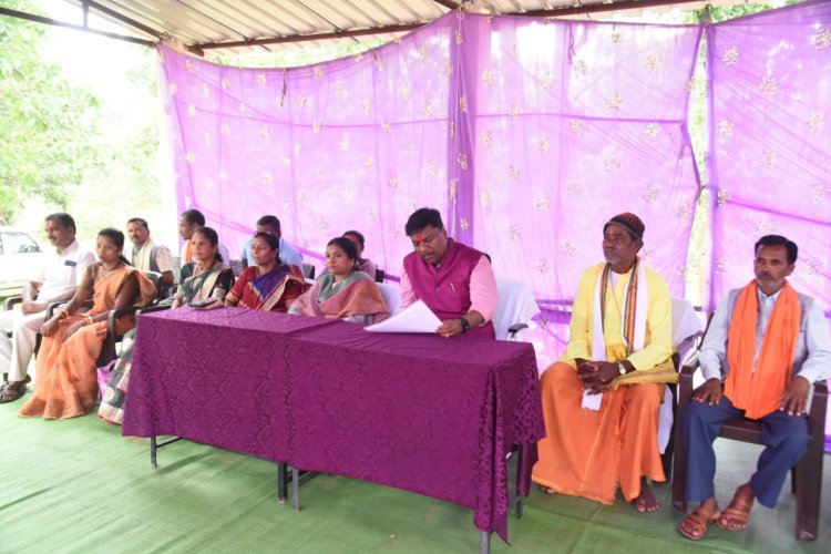 कोण्डागांव : वन मंत्री केदार कश्यप ने ग्राम चेमा में 54 लाख रुपये के विकास कार्यों का किया भूमिपूजन