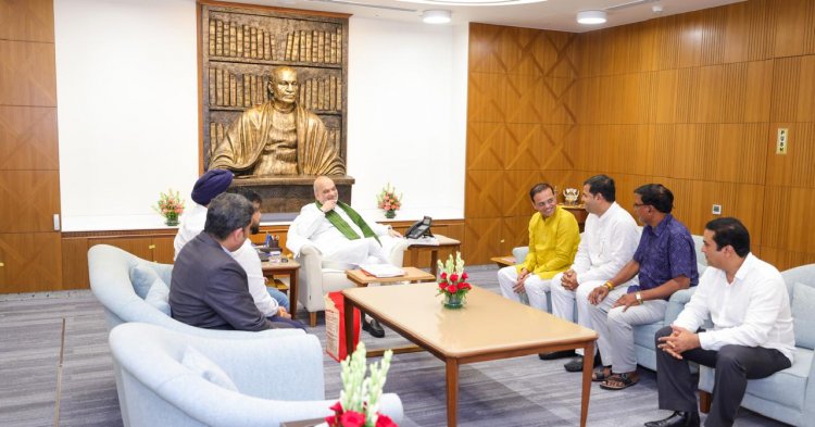 नई दिल्ली में माननीय केंद्रीय गृहमंत्री  अमित शाह जी से भाजपा सोशल मीडिया छत्तीसगढ़ की टीम ने शिष्टाचार भेंट की।