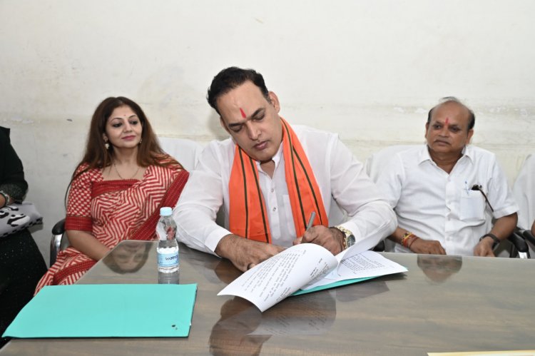 छत्तीसगढ़ राज्य केश शिल्पी कल्याण बोर्ड के नवनियुक्त अध्यक्ष गौरीशंकर श्रीवास एवं सदस्य देवशरण सेन ने संभाला पदभार