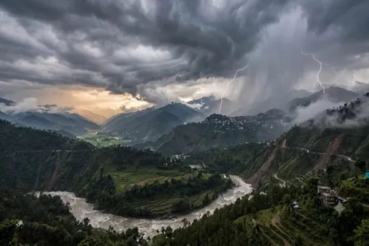 चारधाम यात्रा अपडेट: उत्तराखंड में बारिश और भूस्खलन का असर, श्रद्धालुओं की सुरक्षा के लिए यात्रा रोकी गई अस्थायी रूप से