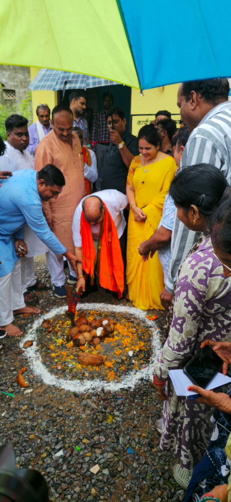 उत्तर विधानसभा में विकास कार्यों की सौगात, पुरंदर मिश्रा ने खोले आंगनबाड़ी के नए द्वार, सामुदायिक भवन की रखी नींव