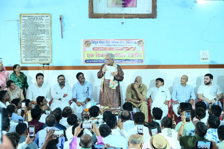 स्मार्ट मीटर पर उठे बड़े सवाल, मीटर रीडरों के रोजगार की सुरक्षा की मांग