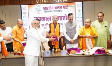 राजधानी के जे.आर. दानी शासकीय कन्या उत्कृष्ट हिंदी विद्यालय में शनिवार को साइकिल वितरण, प्रतिभा सम्मान एवं नव-नियुक्त बाल कैबिनेट के शपथ ग्रहण समारोह का भव्य आयोजन किया गया।
