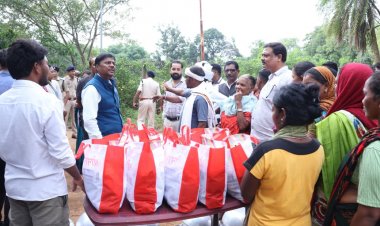 बाढ़ प्रभावितों के बीच पहुँचे वन मंत्री केदार कश्यप, राहत सामग्री एवं सहायता राशि का किया वितरण