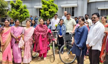 कोंडागांव : सरस्वती साइकिल योजना के तहत 55 छात्राओं को मिली निःशुल्क साइकिल