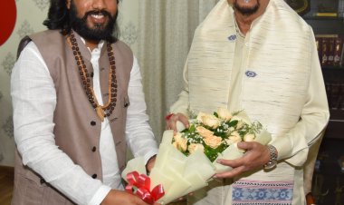  राज्यपाल श्री डेका से कौशल विकास, तकनीकी शिक्षा एवं रोजगार, अनुसूचित जाति विकास विभाग के मंत्री  गुरु खुशवंत साहेब ने सौजन्य भेंट की