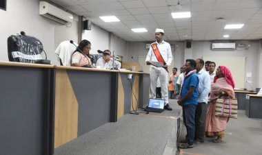 कलेक्टर ने जनदर्शन में सुनी आमजनों की समस्याएं