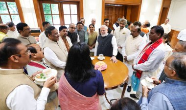 छत्तीसगढ़ की राज्यसभा सांसद लक्ष्मी वर्मा ने प्रधानमंत्री नरेंद्र मोदी से मुलाकात की।