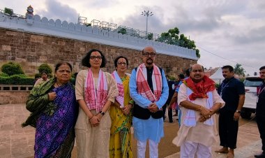 महामहिम राज्यपाल  रमेन डेका जी एवं विधायक  पुरन्दर मिश्रा जी ने सपत्नीक किए महाप्रभु जगन्नाथ के दर्शन