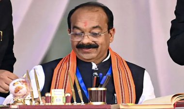 निर्वाचित महिला प्रतिनिधियों के पारिवारिक सदस्यों के प्रतिनिधियों के रूप में नाम-निर्देशन पर रोक