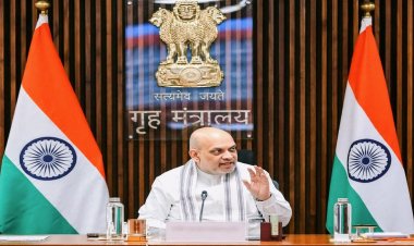 झंडों को जमीन पर नहीं फेंकना चाहिए : गृह मंत्रालय