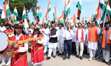 उप मुख्यमंत्री तथा कांकेर जिले के प्रभारी मंत्री  अरुण साव के मुख्य आतिथ्य में आज कांकेर में भव्य तिरंगा यात्रा निकाली गई।