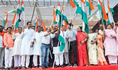 उप मुख्यमंत्री श्री साव तिरंगा यात्रा में हुए शामिल, ढाई किमी निकाली गई पैदल रैली