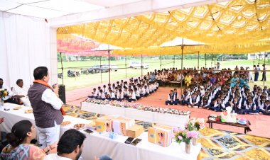 ग्राम सुखीपाल में निःशुल्क सरस्वती सायकल वितरण समारोह संपन्न, विधायक डॉ. संपत अग्रवाल ने छात्राओं को सौंपी सायकिल