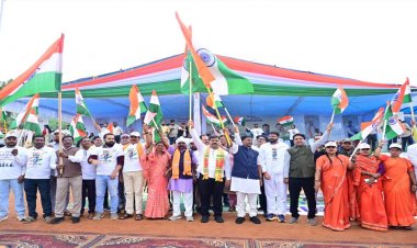 नारायणपुर से शुरू हुई बस्तर तिरंगा यात्रा, उपमुख्यमंत्री शर्मा और वन मंत्री कश्यप ने बाइक चलाकर किया नेतृत्व