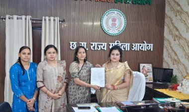 जोन आयुक्त नगर निगम रायपुर राजेश्वरी पटेल ने राज्य महिला आयोग की अध्यक्ष डॉ. ममता साहू से की पार्षद संदीप साहू की अभद्रता की शिकायत 