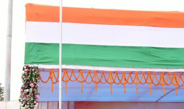 पर्यटन और संस्कृति मंत्री  राजेश अग्रवाल ने जशपुर रणजीता स्टेडियम में किया ध्वजारोहण