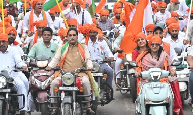 तिरंगे की शान और राष्ट्रभक्ति के जोश से गूंजा रायपुर, विधायक पुरन्दर मिश्रा ने राजेश मूणत के साथ बाइक रैली में लिया हिस्सा