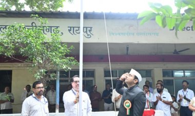 जनसम्पर्क संचालनालय में आयुक्त ने किया ध्वजारोहण