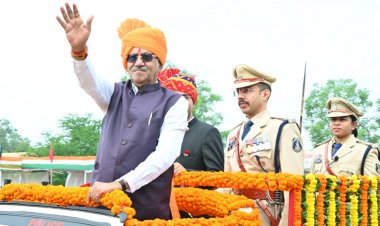 सांसद बृजमोहन अग्रवाल ने बालौदाबाजार मे किया ध्वजारोहण