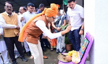 वित्त मंत्री  ओपी चौधरी ने रायगढ़ निवास कार्यालय में किया ध्वजारोहण, राष्ट्रध्वज को दी सलामी