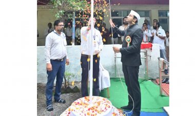 जनसम्पर्क संचालनालय में आयुक्त ने किया ध्वजारोहण