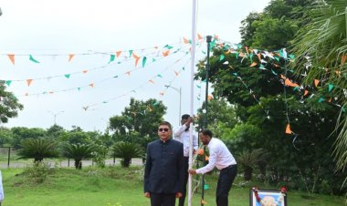 राज्य सूचना आयोग में मुख्य सूचना आयुक्त श्री जैन ने किया ध्वजारोहण