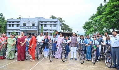 साय सरकार का मुख्य उद्देश्य हर बेटी तक शिक्षा का सुगम मार्ग पहुंचाना: विधायक डॉ. संपत अग्रवाल