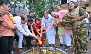 मां दंतेश्वरी अखाड़ा समिति ने रायपुर दक्षिण विधायक सुनील सोनी को विधायक निधि से कुश्ती हेतु अखाड़े में मैट बिछाने 5 लाख स्वेच्छानुदान देने पर दिया हार्दिक धन्यवाद
