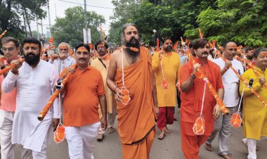 अमित चिमनानी के नेतृत्व में निकली भव्य कावड़ यात्रा,जगह जगह हुआ स्वागत सैकड़ों श्रद्धालुओं ने 7 नदियों के जल से किया महाकाल का अभिषेक